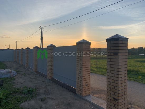 Забор из профнастила высотой 2 метра