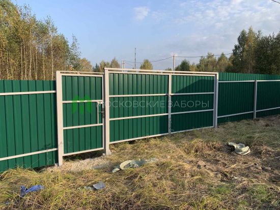 Фото забора из профнастила на 10 соток, Истринский р-н, г. Дедовск